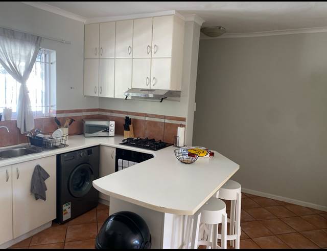 2 BEDROOM APARTMENT FOR SALE IN NEWLANDS